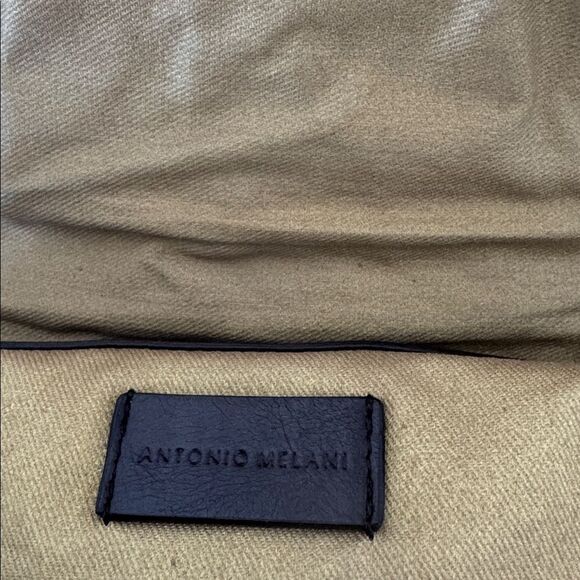 Antonio Melani Gorgeous Gold Metallic Leather Shoulder Hand Bag with Chain Strap - Picture 9 of 16